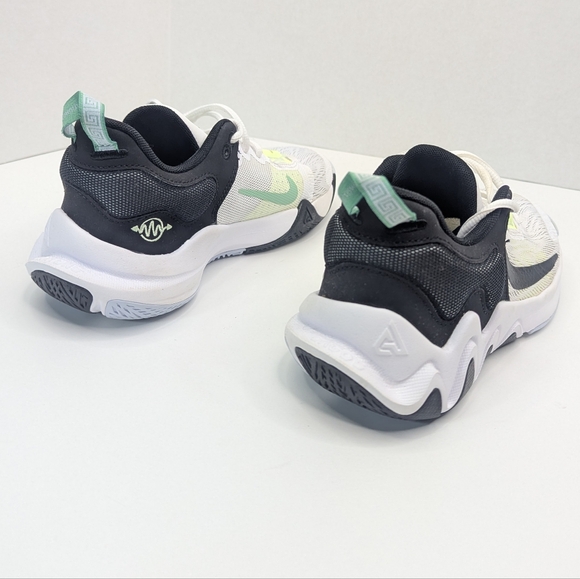 NIKE Giannis Immortality 2 Basketball Sneakers Youth Sz 5 - Picture 5 of 11